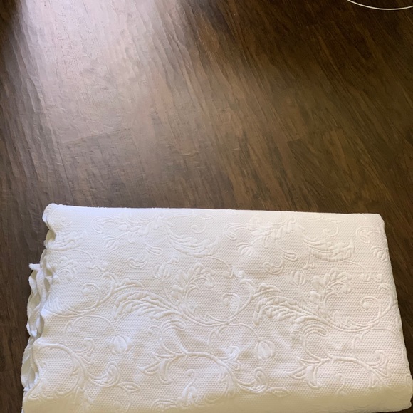 Adolfo Dominguez queen size quilts - Picture 2 of 6